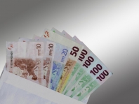 Euro falls on weaker German economic sentiment index 