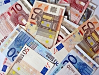 Euro increases on Ifo report and Draghi comments