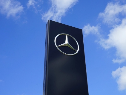 Daimler’s profit and revenue rose 