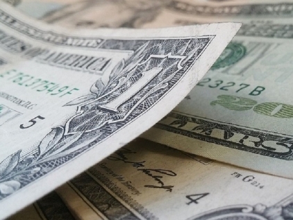 The US dollar hit a 2-week high against the yen