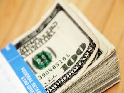 Dollar continues to rise in calm trading