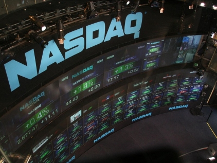 US stock indexes fell 1.1-1.5%