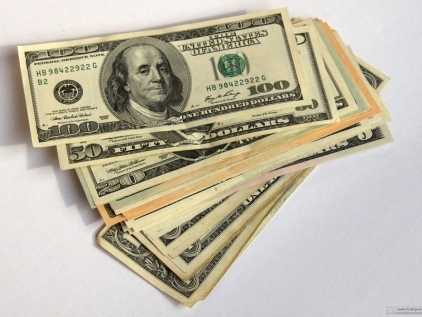 Dollar shows growth expecting Yellen speech