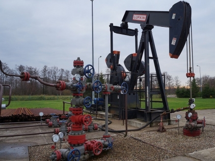 On the NYMEX, oil fell during the Asian session 