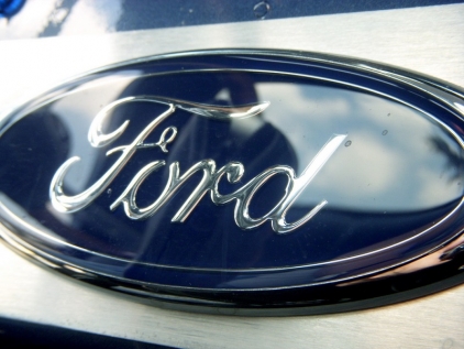 Ford plans to cut global staff by 10%