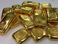 Gold becomes cheaper after profit-taking